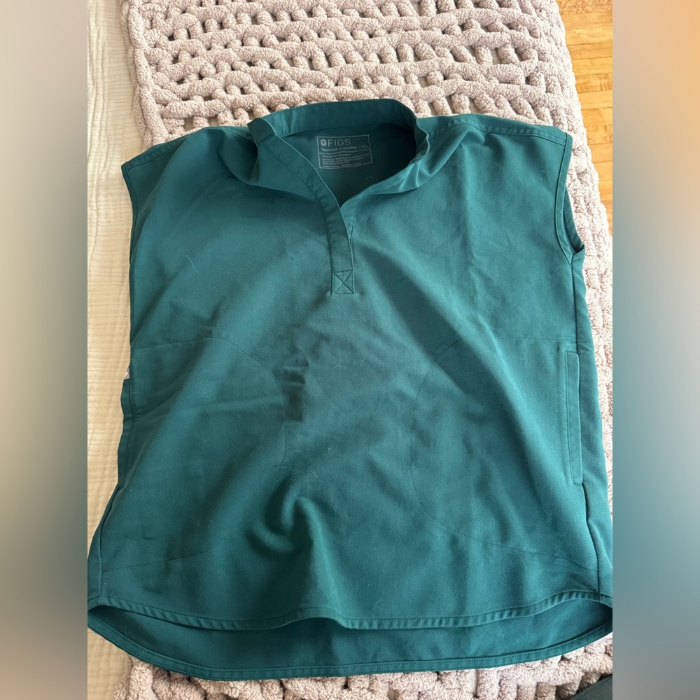 Dark green Figs scrub top